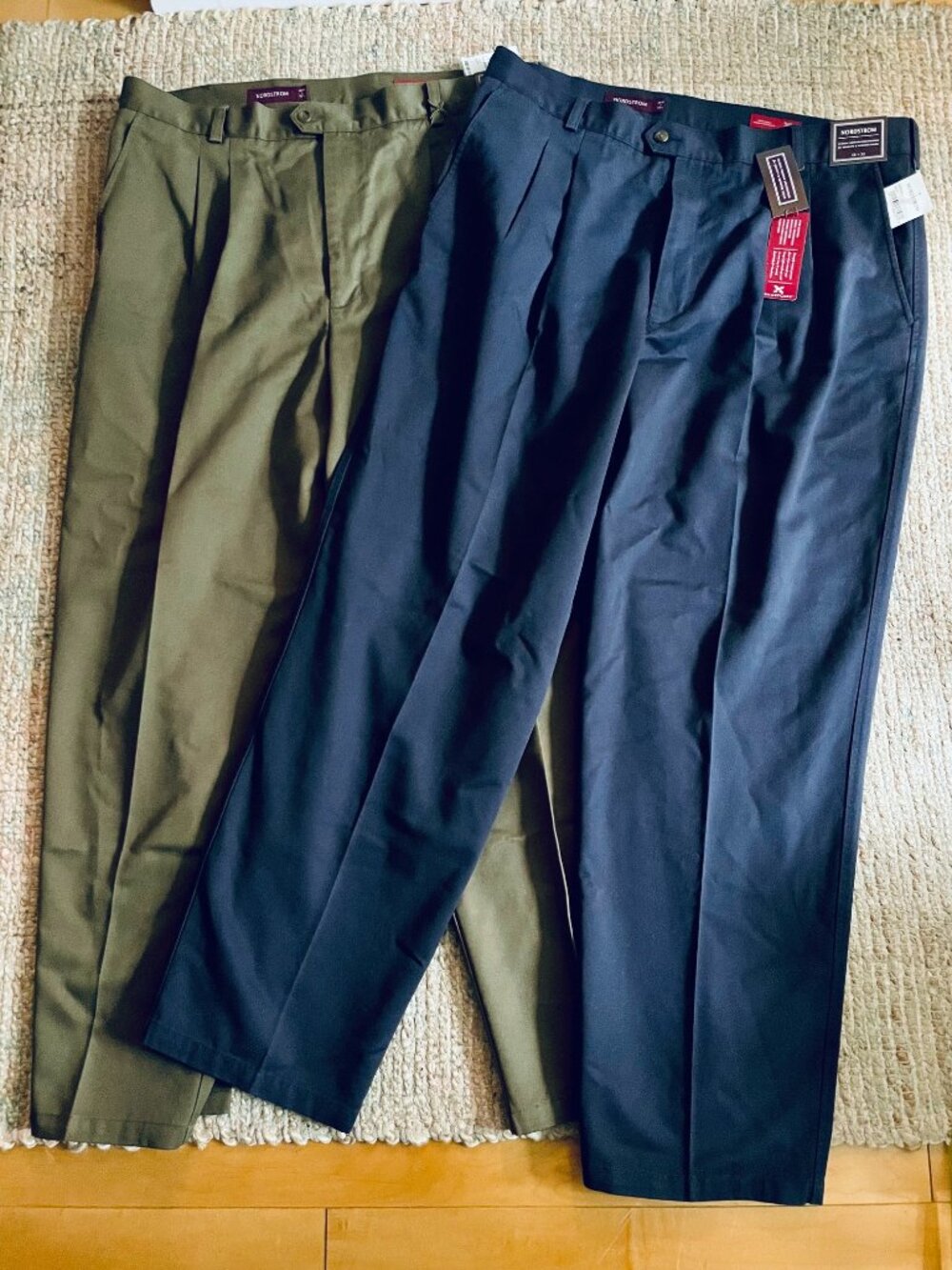 2 Pair Lot of Nordstrom Men’s Smartcare Pleated Chino Pants 40x32 Navy Khaki NWT